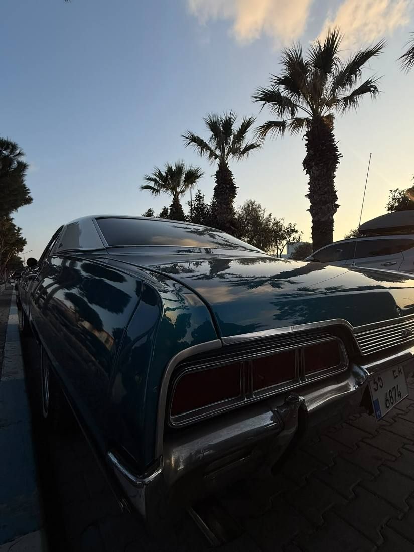 Chevrolet Caprice gün batımında